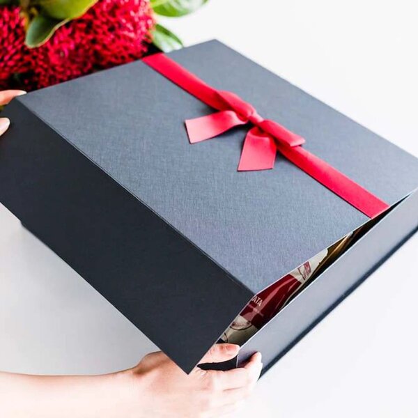 How to Make Up Gift Hampers In Store: Boxes, Ribbon and Fill
